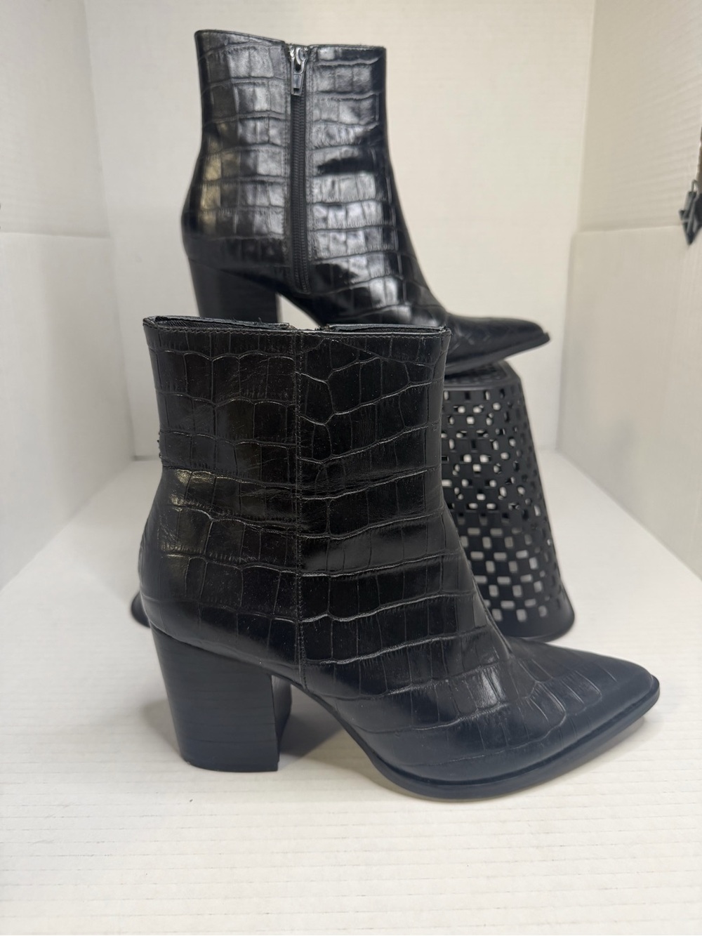 Jaggar Women's Grounded Croc Embossed Black Leather Booties Size 6 (36)